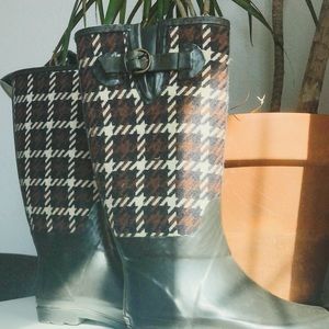 Banana Republic Houndstooth Rainboot